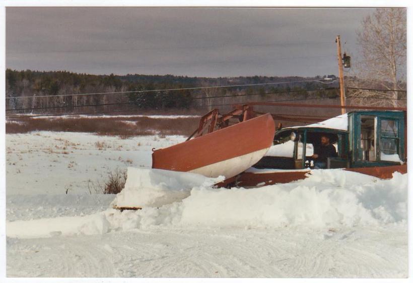 http://www.badgoat.net/Old Snow Plow Equipment/Trucks/Linn Tractor/Daryl Gushee's 1934 Snowplow Linn/GW820H561-10.jpg